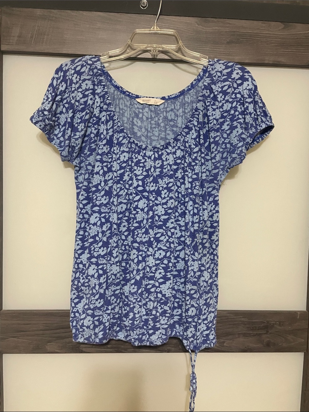 Old Navy Blue Floral Scoop-Neck Short Sleeve Top